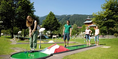 Ausflug mit Kindern - Pongau - Symbolbild für Ausflugsziel Minigolfplatz Flachau. Keine korrekte oder ähnliche Darstellung! - Minigolfplatz Flachau