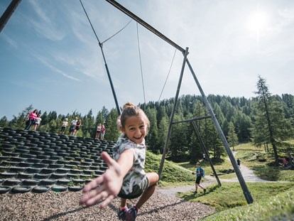 Ausflug mit Kindern - Salzburger Sportwelt - Entdecke die Riesenschaukeln am Wagrainis Grafenberg - Wagrainis Grafenberg