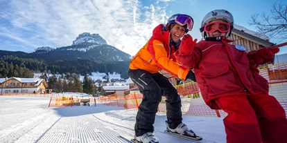 Ausflug mit Kindern - Ausflugsziel ist: ein Skigebiet - Nach den Anfängerstunden im Skikinderland und den ersten Schwüngen am Übungshang ist der Weg frei zur Panoramastraße, der längsten Familienabfahrt Österreichs - Skigebiet Loser Altaussee