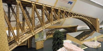Ausflug mit Kindern - Thermenland Steiermark - Neben Brückenmodellen ist auch eine Mineraliensammlung zu bestaunen. - Österreichisches Brückenbaumuseum
