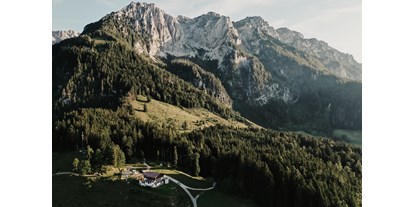 Ausflug mit Kindern - Tiroler Unterland - Zahmer Kaiser Restaurant mit dem einzigartigen Bergmassiv im Hintergrund - Zahmer Kaiser Restaurant