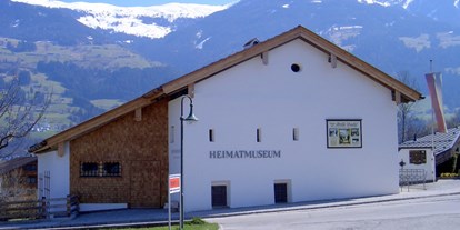 Ausflug mit Kindern - Zillertal - Heimatmuseum Aussenansicht im Sommer - Museum in der Widumspfiste