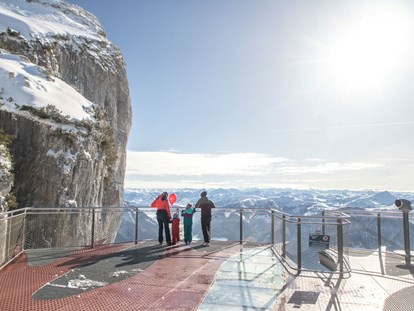Ausflug mit Kindern - Kitzbüheler Alpen - Triassicpark im Winter im Familienskigebiet Steinplatte  / Winklmoosalm  - Winterwanderweg zur Aussichtsplattform