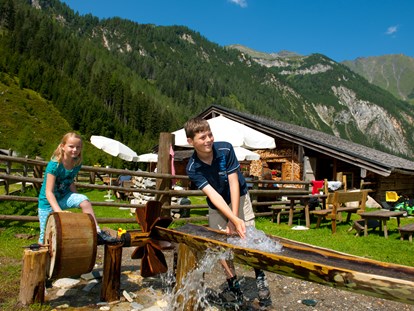 Ausflug mit Kindern - Pinzgau - Viel Spass beim Wasserspielplatz für große und kleine Kinder - Palfner Alm Rauris