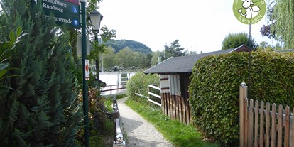 Ausflug mit Kindern - Salzburger Seenland - Hier muss man gut aufpassen, dass man die Abzweigung nicht übersieht.  - Bajuwarendorf Mattsee