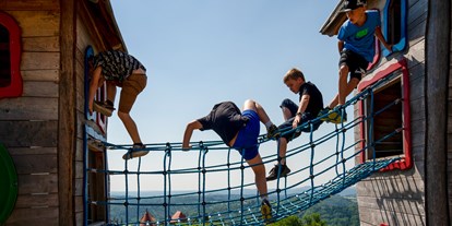 Ausflug mit Kindern - Thermenland Steiermark - Spielplatz im Gastgarten der Burgtaverne - Burg Riegersburg