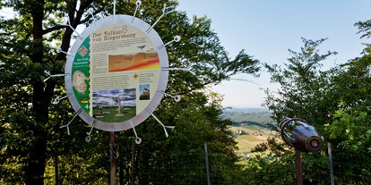 Ausflug mit Kindern - Thermenland Steiermark - Informationstafel beim Geo-Trail in Kapfenstein - Geo Trail Kapfenstein - Der Weg durch den Vulkan