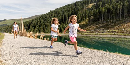 Ausflug mit Kindern - Tux - Wandern an der Dammkrone - Fichtensee auf der Rosenalm
