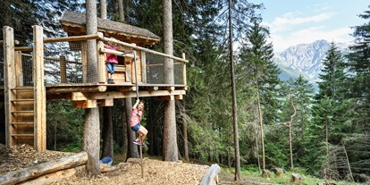 Ausflug mit Kindern - Stubaital - Baumhausweg - Spielen und Entdecken in luftiger Höhe!