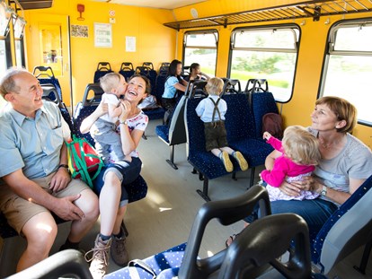 Ausflug mit Kindern - Steiermark - Der Fahrgastraum des Zuges. - Gleichenberger Bahn