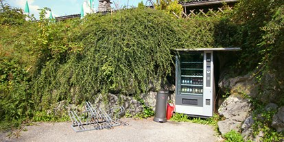 Ausflug mit Kindern - Flachgau - Getränkeautomat für durstige Wanderer - am Montag und Dienstag hat die Alm Ruhetag - Wanderung zur Wolfschwangalm