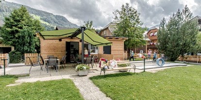 Ausflug mit Kindern - Schladming-Dachstein - In der Minigolfanlage erhalten Sie auch Getränke - Minigolfplatz Schladming