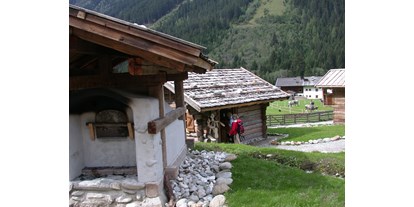 Ausflug mit Kindern - Tirol - kleine Häuser - Mühlendorf Gschnitz